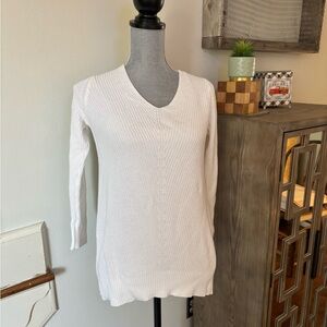 💙White V-Neck Sweater